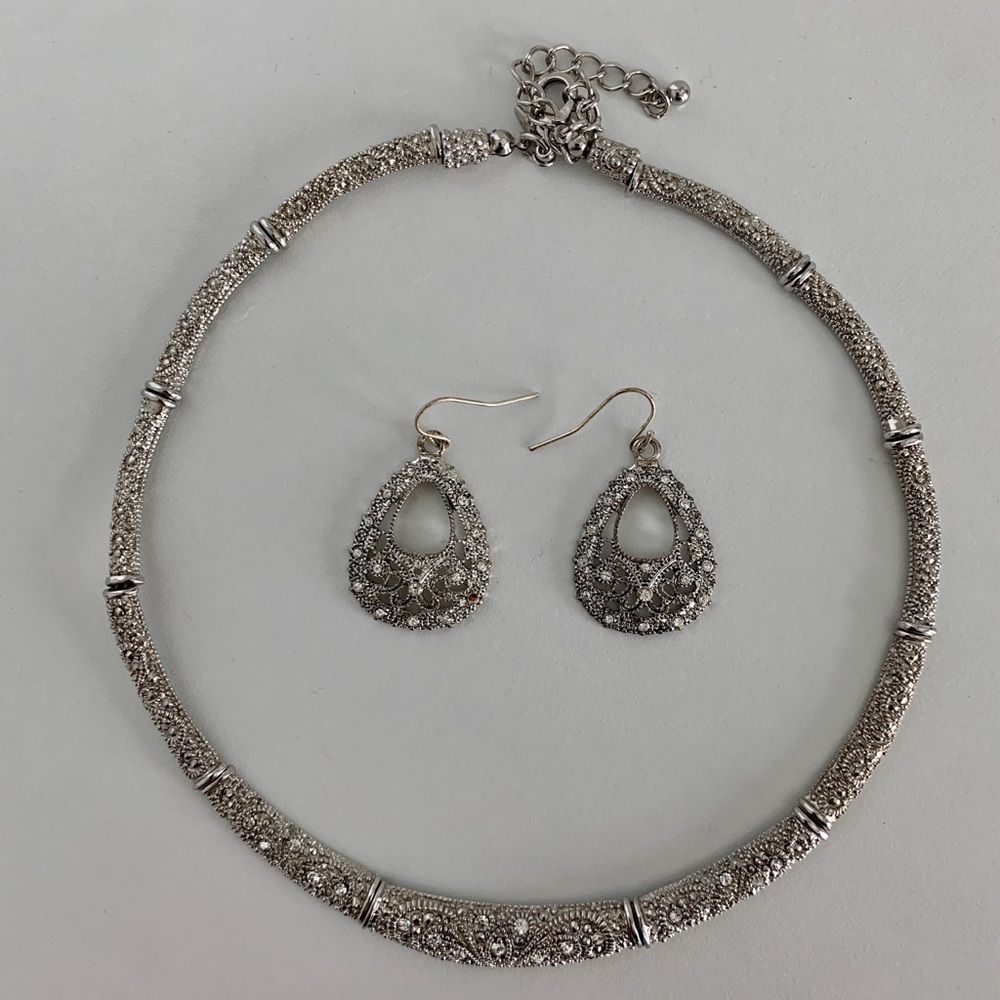 Premier Designs Jewelry Set - Necklace & Earrings